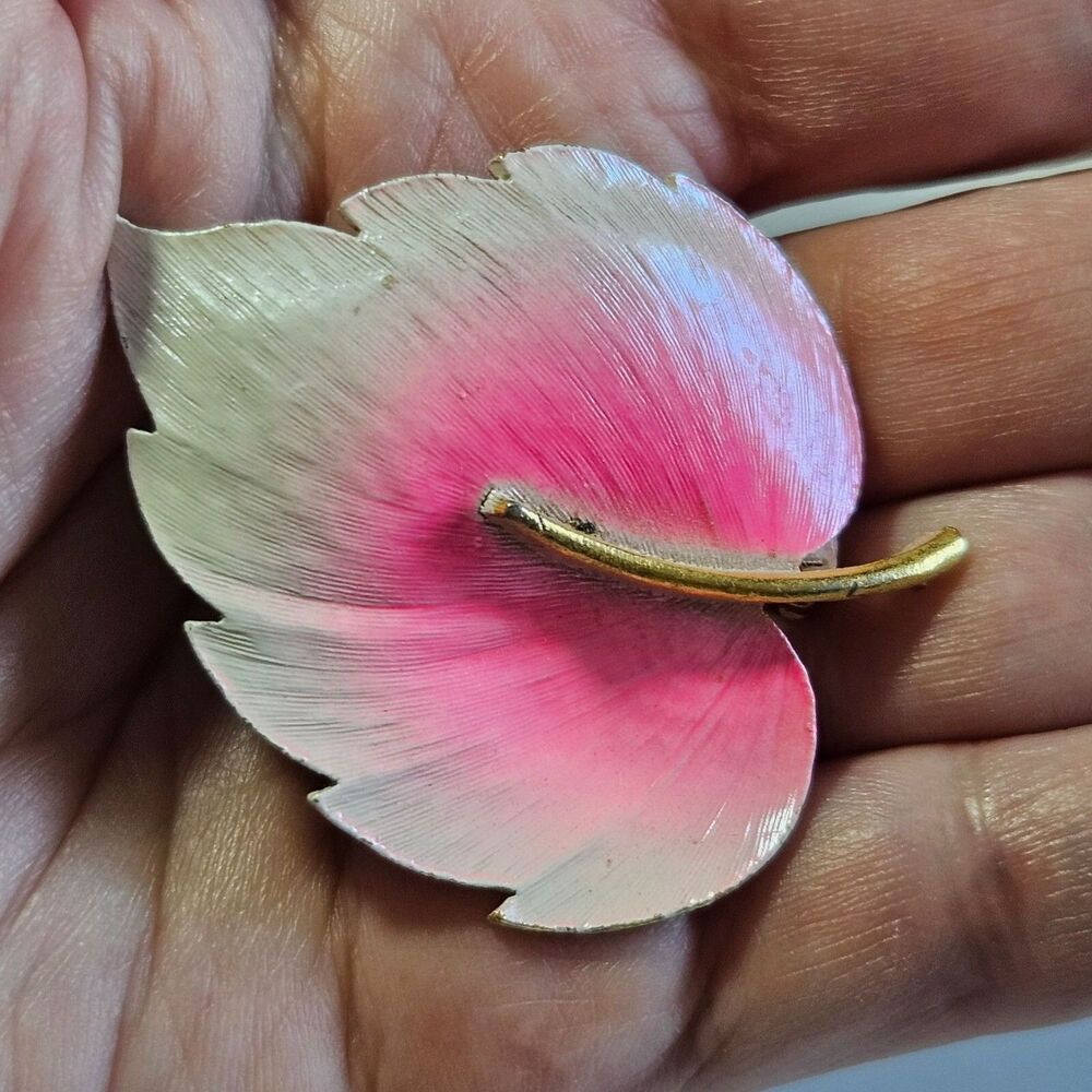 Lind-gal Gold Tone Pink White Enamel Textured Flower Leaf Brooch Vintage 1960's